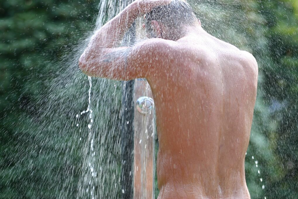 Prima di allenarti per l'ingrandimento del pene, devi fare una doccia riscaldante