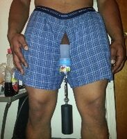 Un metodo traumatico per l’ingrandimento del pene appendendo un peso
